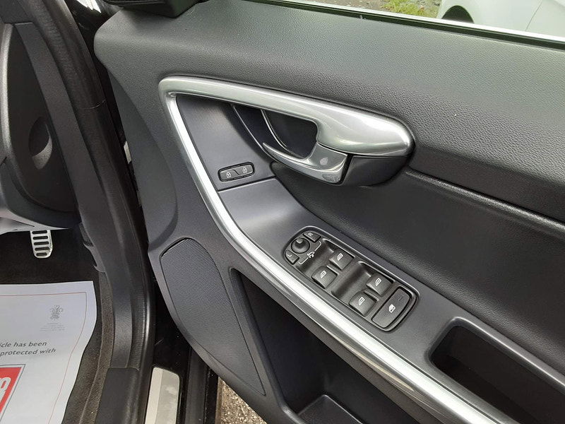 Volvo XC60 2.0 D4 R-Design Lux Nav Auto Euro 6 (s/s) 5dr 5dr Automatic 2025