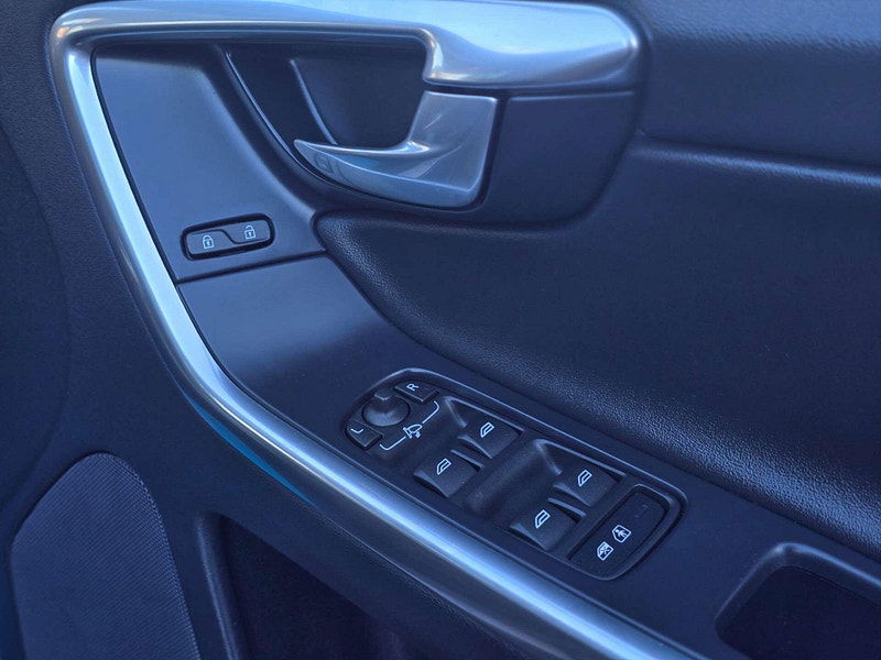 Volvo XC60 2.0 XC60 R-Design Luxury Nav D4 Auto 5dr 5dr Automatic 2026