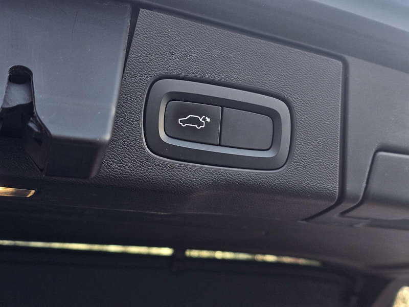 Volvo XC60 2.0 XC60 R-Design T8 PHEV AWD Auto 4WD 5dr 5dr Automatic 2026