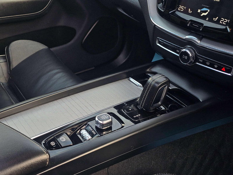 Volvo XC60 2.0 XC60 R-Design T8 PHEV AWD Auto 4WD 5dr 5dr Automatic 2026