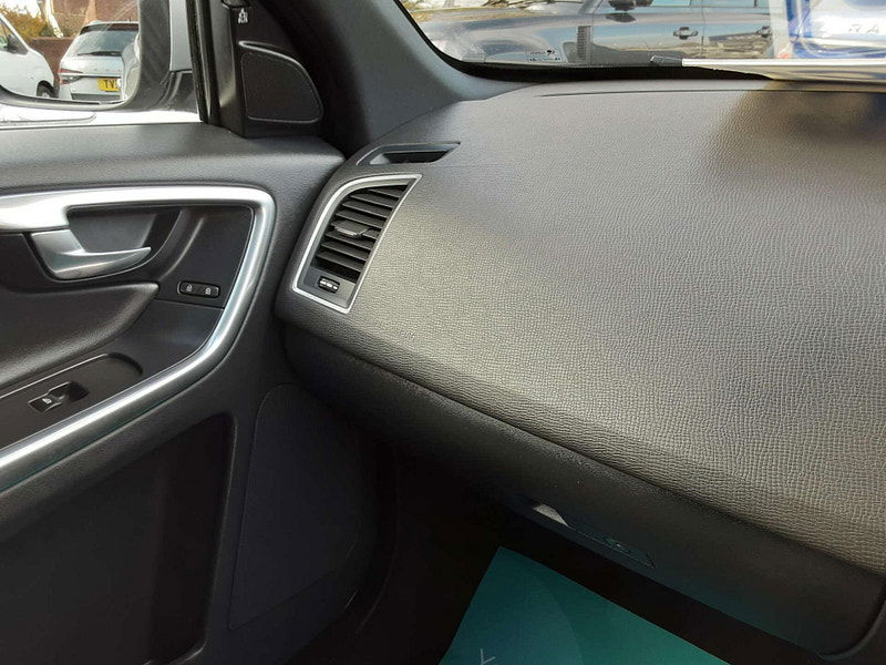 Volvo XC60 2.4 XC60 R-Design Luxury Nav D4 AWD Auto 4WD 5dr 5dr Automatic 2025