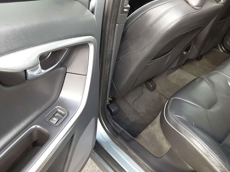 Volvo XC60 2.4 XC60 R-Design Luxury Nav D4 AWD Auto 4WD 5dr 5dr Automatic 2025