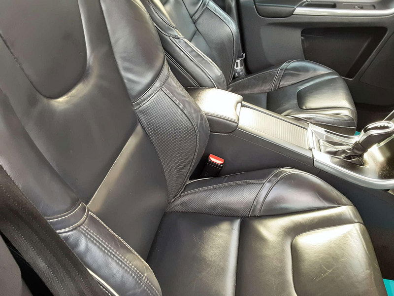 Volvo XC60 2.4 XC60 R-Design Luxury Nav D4 AWD Auto 4WD 5dr 5dr Automatic 2025