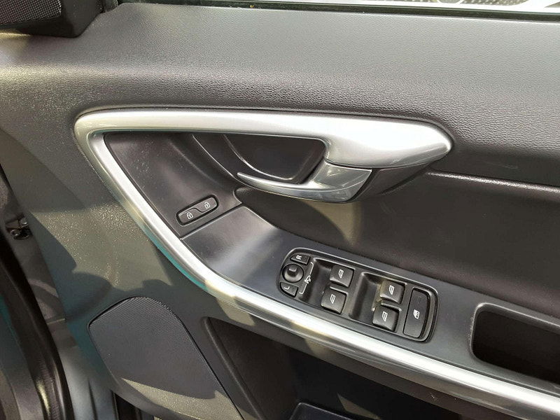 Volvo XC60 2.4 XC60 R-Design Luxury Nav D4 AWD Auto 4WD 5dr 5dr Automatic 2025