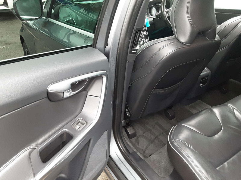 Volvo XC60 2.4 XC60 R-Design Luxury Nav D5 AWD Auto 4WD 5dr 5dr Automatic 2025