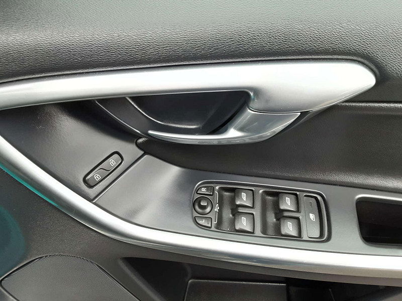 Volvo XC60 2.4 XC60 R-Design Luxury Nav D5 AWD Auto 4WD 5dr 5dr Automatic 2025