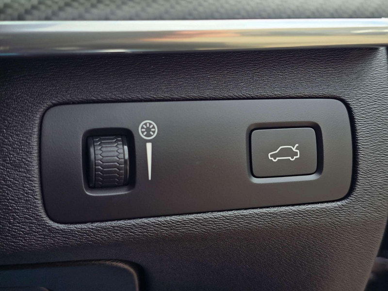 Volvo XC90 2.0 XC90 R-Design D5 PowerPulse AWD Auto 4WD 5dr 5dr Automatic 2025