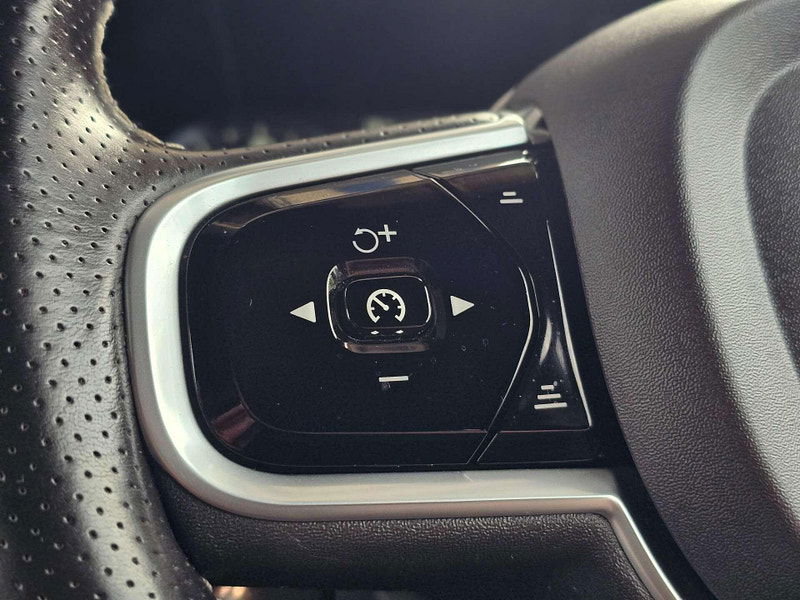 Volvo XC90 2.0 XC90 R-Design D5 PowerPulse AWD Auto 4WD 5dr 5dr Automatic 2025