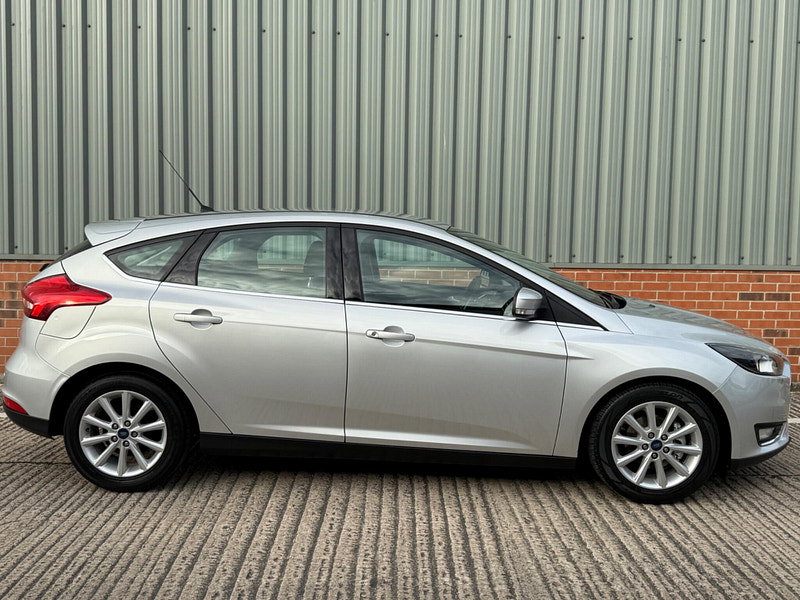 Ford Focus 1.0T EcoBoost Titanium Euro 6 (s/s) 5dr