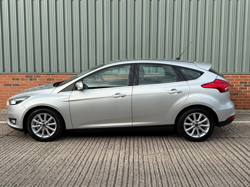Ford Focus 1.0T EcoBoost Titanium Euro 6 (s/s) 5dr