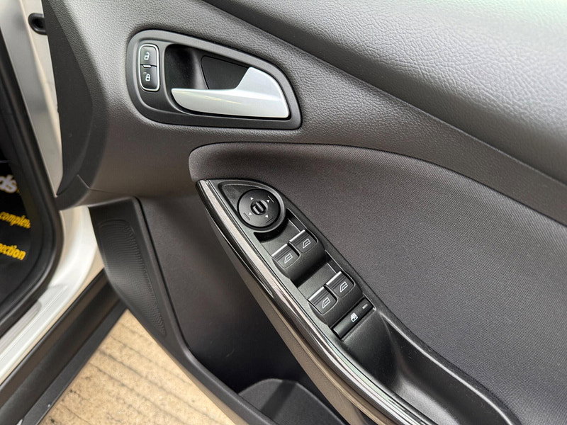 Ford Focus 1.0T EcoBoost Titanium Euro 6 (s/s) 5dr