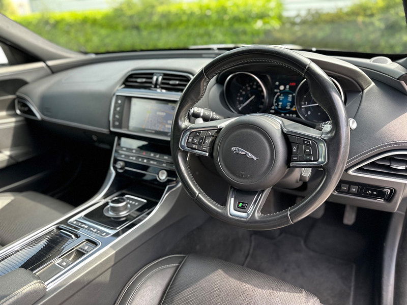 Jaguar XE 2.0d R-Sport Auto Euro 6 (s/s) 4dr 4dr Automatic 2025