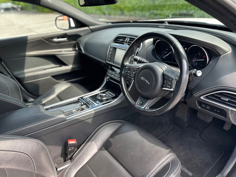 Jaguar XE 2.0d R-Sport Auto Euro 6 (s/s) 4dr 4dr Automatic 2025