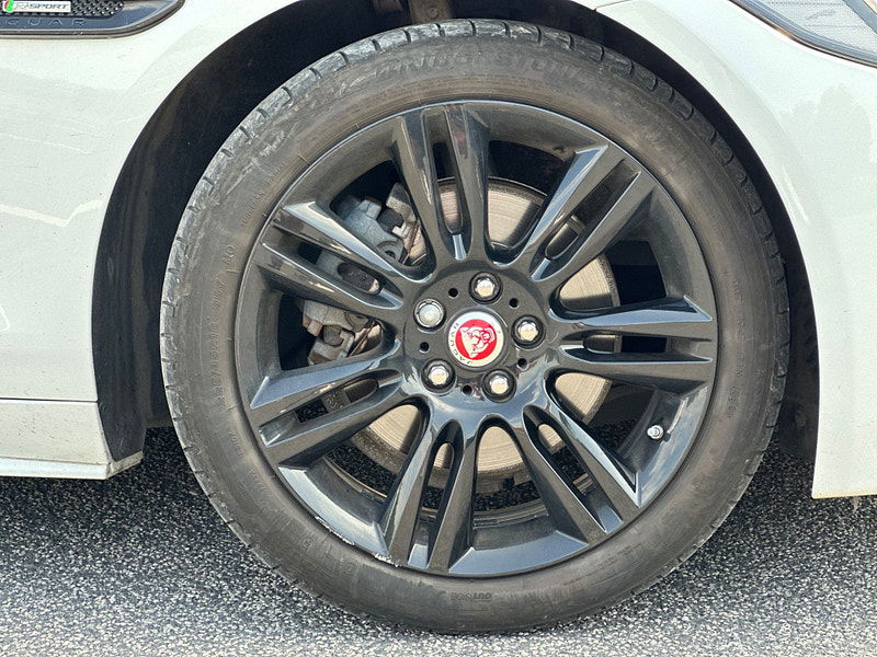 Jaguar XE 2.0d R-Sport Auto Euro 6 (s/s) 4dr 4dr Automatic 2025