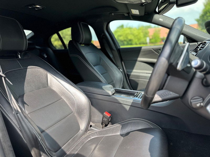 Jaguar XE 2.0d R-Sport Auto Euro 6 (s/s) 4dr 4dr Automatic 2025