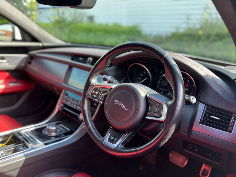 Jaguar XF 2.0d R-Sport Auto Euro 6 (s/s) 4dr 4dr Automatic 2025