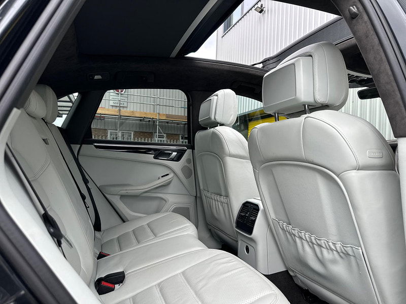 Porsche Macan 3.0T V6 S PDK 4WD Euro 6 (s/s) 5dr 5dr Automatic 2025