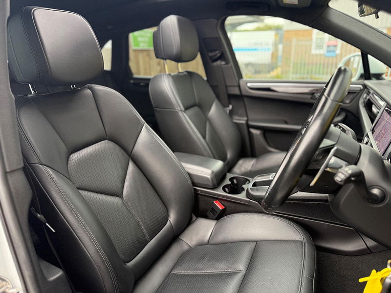 Porsche Macan 3.0T V6 S PDK 4WD Euro 6 (s/s) 5dr 5dr Automatic 2025