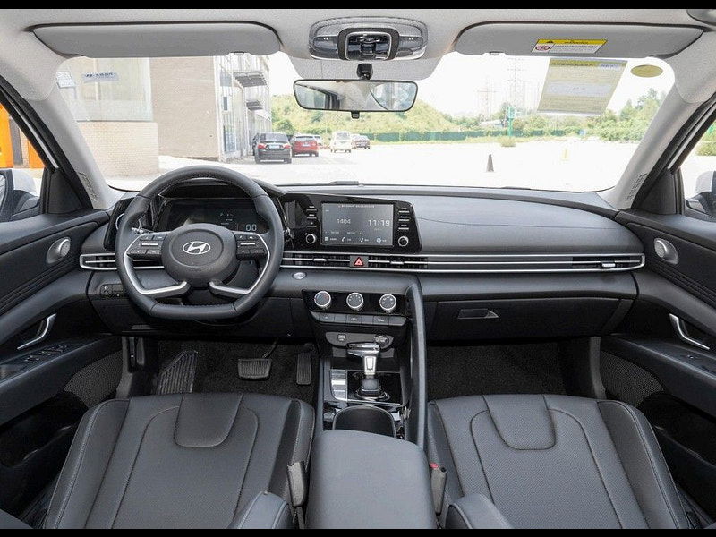 Hyundai Elantra 1.5L  4dr  2025