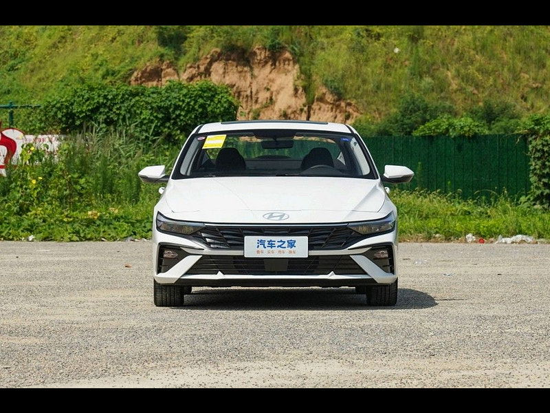 Hyundai Elantra 1.5L  4dr  2025