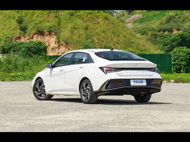 Hyundai Elantra 1.5L  4dr  2025
