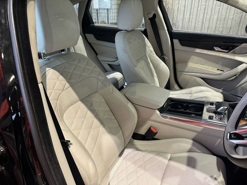 Jaguar XF RHD   P300 HSE AWD 2.0L Turbo Gas 8-Speed AT 300bhp 0dr Automatic 2025