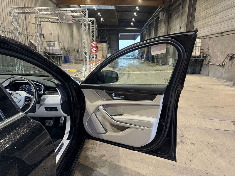 Jaguar XF RHD   P300 HSE AWD 2.0L Turbo Gas 8-Speed AT 300bhp 0dr Automatic 2025