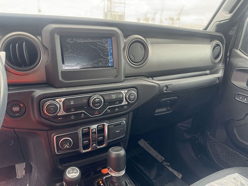 Jeep Gladiator Sport S 4x4 3.6L Gas 8-Speed AT 0dr Automatic 2025