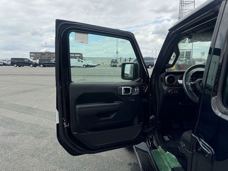 Jeep Gladiator Sport S 4x4 3.6L Gas 8-Speed AT 0dr Automatic 2025