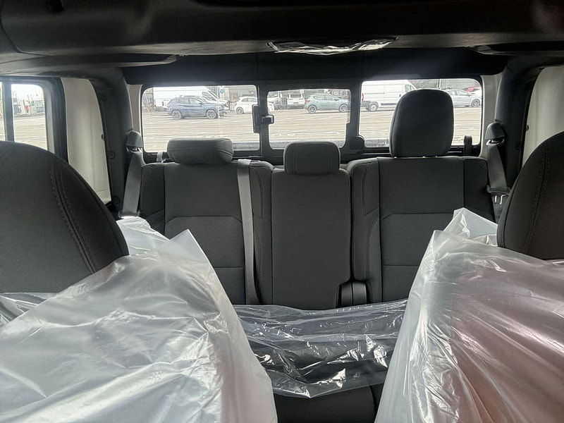 Jeep Gladiator Sport S 4x4 3.6L Gas 8-Speed AT 0dr Automatic 2025