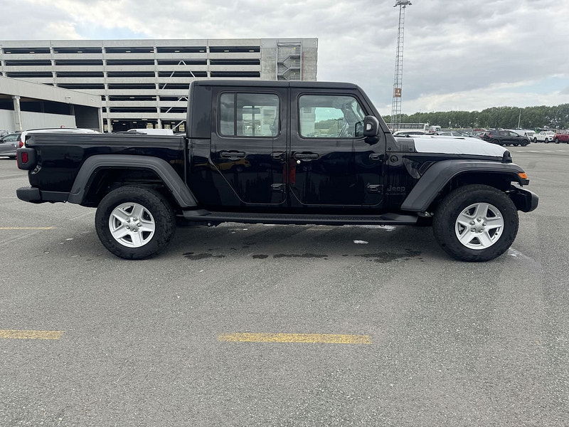 Jeep Gladiator Sport S 4x4 3.6L Gas 8-Speed AT 0dr Automatic 2025
