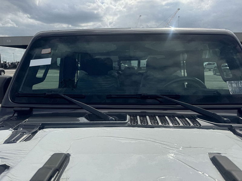 Jeep Gladiator Sport S 4x4 3.6L Gas 8-Speed AT 0dr Automatic 2025