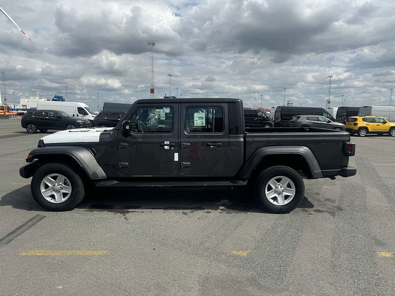 Jeep Gladiator Sport S 4x4 3.6L Gas 8-Speed AT 0dr Automatic 2025