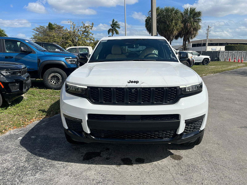 Jeep Grand Cherokee Limited 4x4 2.0L Turbo Gas 8-Speed AT w/ Black Appearance Package 0dr Automatic 2025