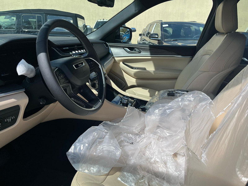 Jeep Grand Cherokee Limited 4x4 2.0L Turbo Gas 8-Speed AT w/ Black Appearance Package 0dr Automatic 2025