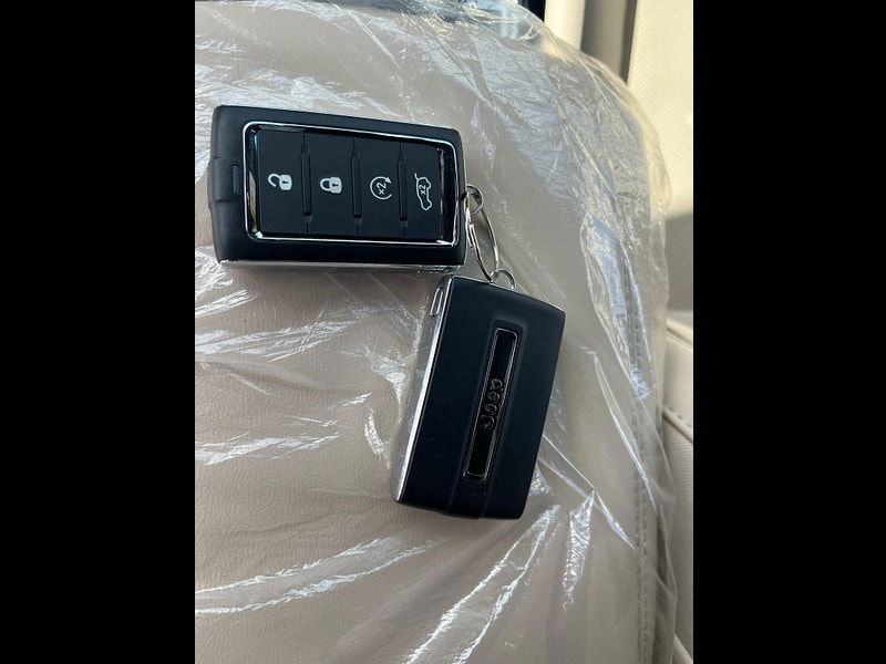 Jeep Grand Cherokee Limited 4x4 2.0L Turbo Gas 8-Speed AT w/ Black Appearance Package 0dr Automatic 2025