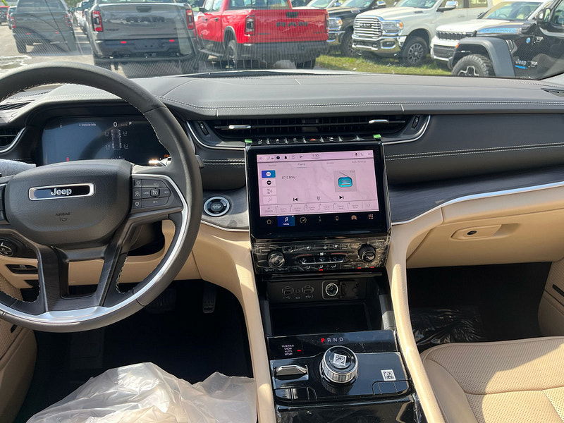 Jeep Grand Cherokee Limited 4x4 2.0L Turbo Gas 8-Speed AT w/ Black Appearance Package 0dr Automatic 2025