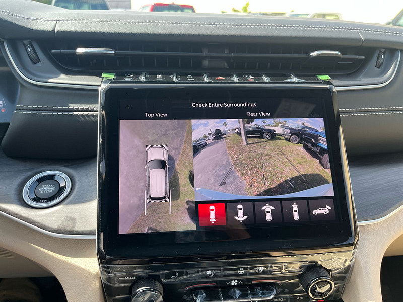 Jeep Grand Cherokee Limited 4x4 2.0L Turbo Gas 8-Speed AT w/ Black Appearance Package 0dr Automatic 2025