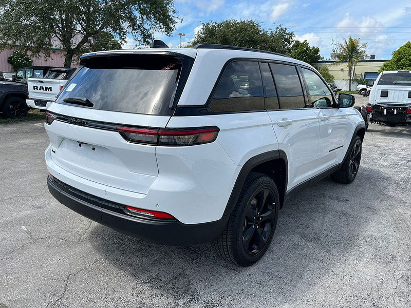 Jeep Grand Cherokee RHD   Altitude 4x4 3.6L Gas 8-Speed AT 0dr Automatic 2025