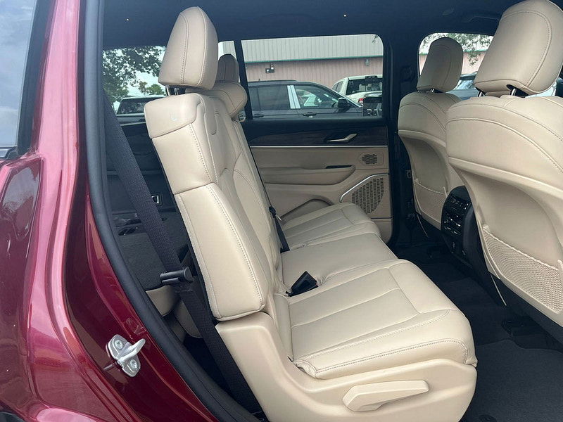 Jeep Grand Cherokee RHD   L Limited 4x4 3.6L Gas 8-Speed AT 7-Seater 0dr Automatic 2025