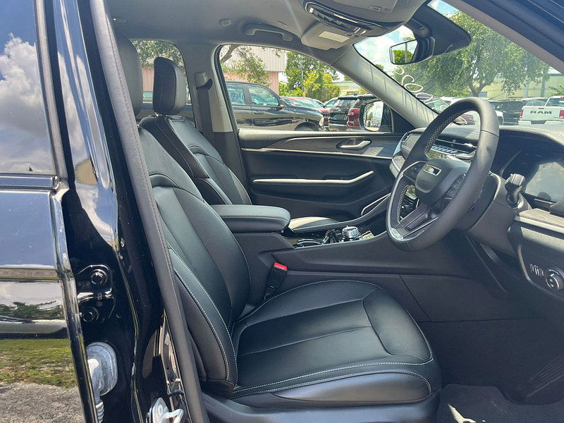 Jeep Grand Cherokee RHD   L Limited 4x4 3.6L Gas 8-Speed AT 7-Seater 0dr Automatic 2025