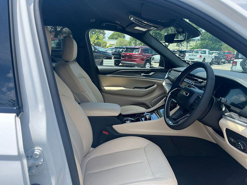 Jeep Grand Cherokee RHD   L Limited 4x4 3.6L Gas 8-Speed AT 7-Seater 0dr Automatic 2025