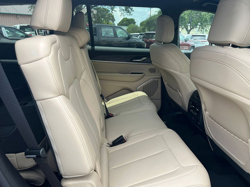 Jeep Grand Cherokee RHD   L Limited 4x4 3.6L Gas 8-Speed AT 7-Seater 0dr Automatic 2025