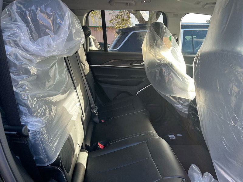 Jeep Grand Cherokee RHD   Limited 4x4 2.0L Turbo Gas 8-Speed AT 0dr Automatic 2025