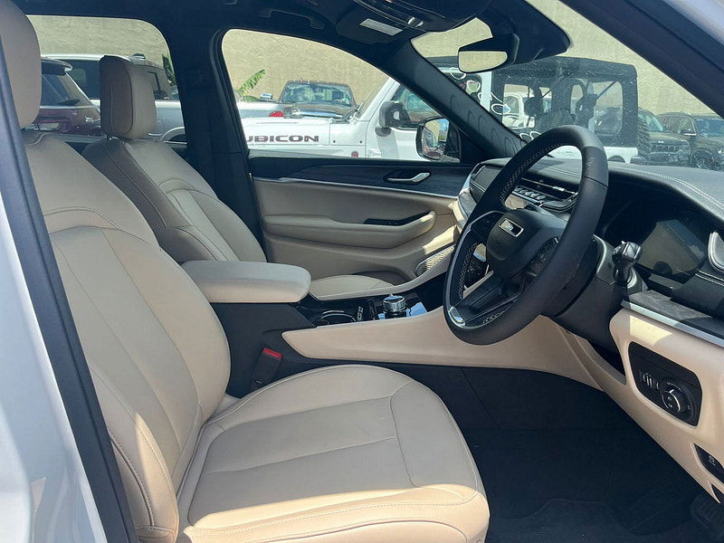 Jeep Grand Cherokee RHD   Limited 4x4 3.6L Gas 8-Speed AT 5-Seater 0dr Automatic 2025