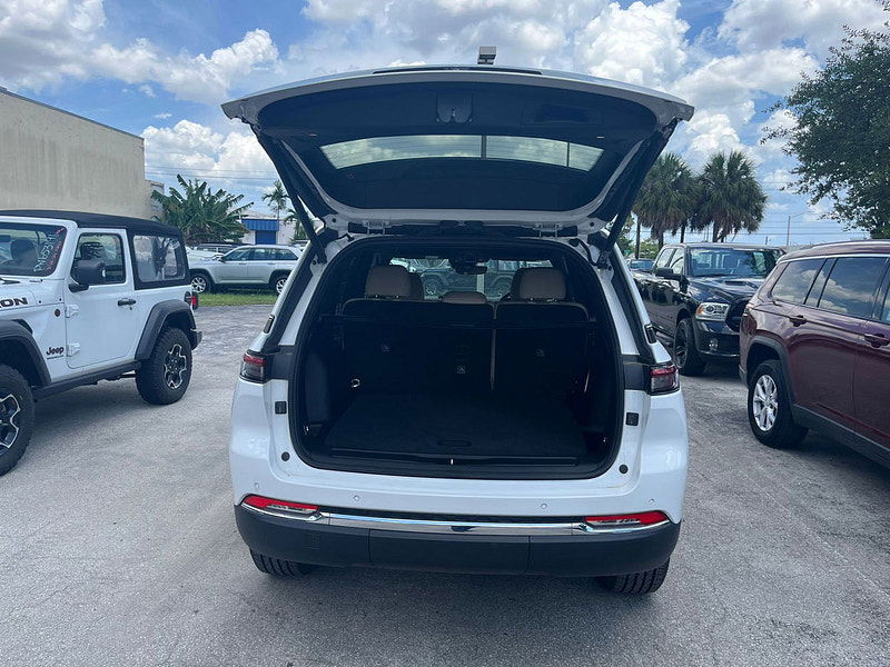 Jeep Grand Cherokee RHD   Limited 4x4 3.6L Gas 8-Speed AT 5-Seater 0dr Automatic 2025