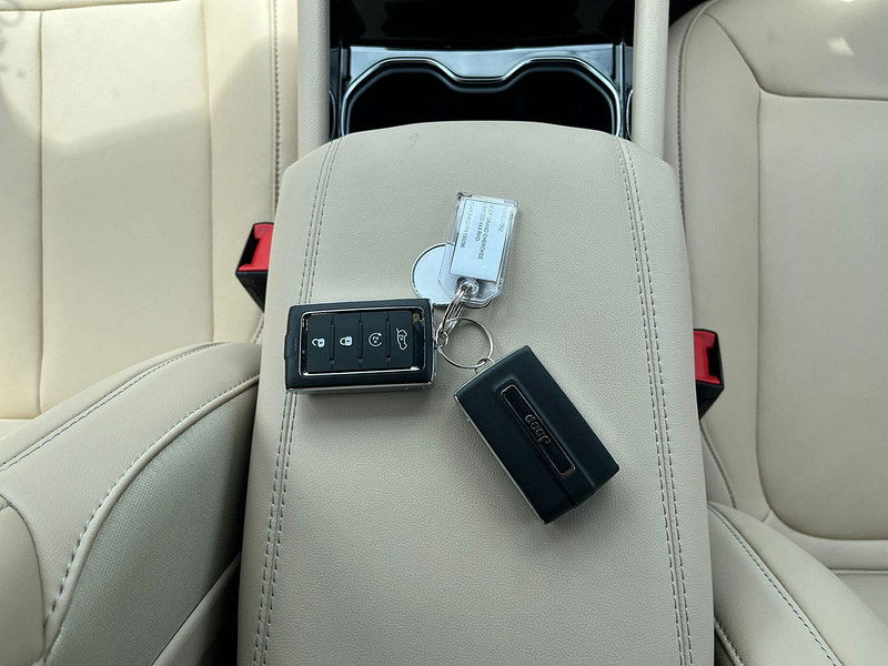 Jeep Grand Cherokee RHD   Limited 4x4 3.6L Gas 8-Speed AT 0dr Automatic 2025