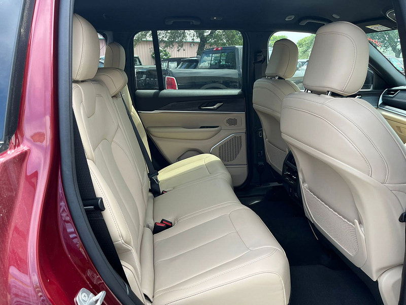 Jeep Grand Cherokee RHD   Limited 4x4 3.6L Gas 8-Speed AT 0dr Automatic 2025