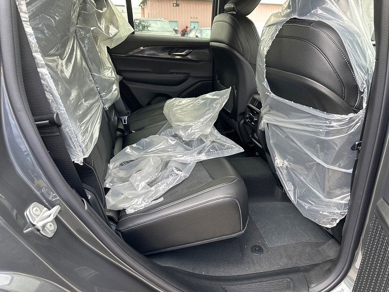 Jeep Grand Cherokee RHD New   Altitude 4x4 3.6L Gas 8-Speed AT 5-Seater 0dr Automatic 2025