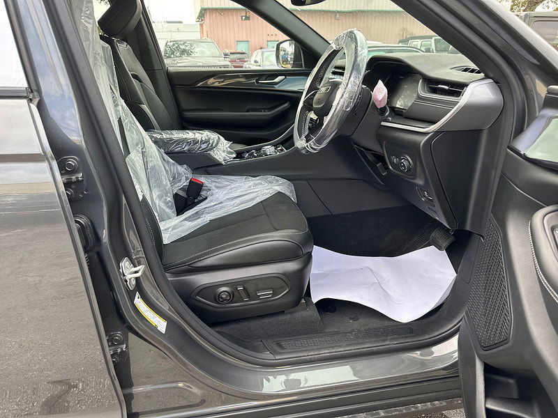 Jeep Grand Cherokee RHD New   Altitude 4x4 3.6L Gas 8-Speed AT 5-Seater 0dr Automatic 2025